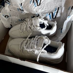 COPY - VARSITY CHEER SHOE 3Y. NEVER WORN, CHILD SZ